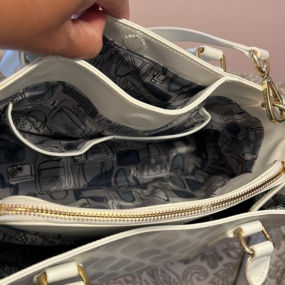 Like NEW Vera Bradley Emma Satchel in Ikat Diamonds Oyster all Genuine Leather - Picture 10 of 12